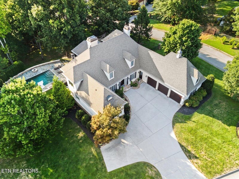 9101 Grey Pointe Dr, Knoxville, TN 37922