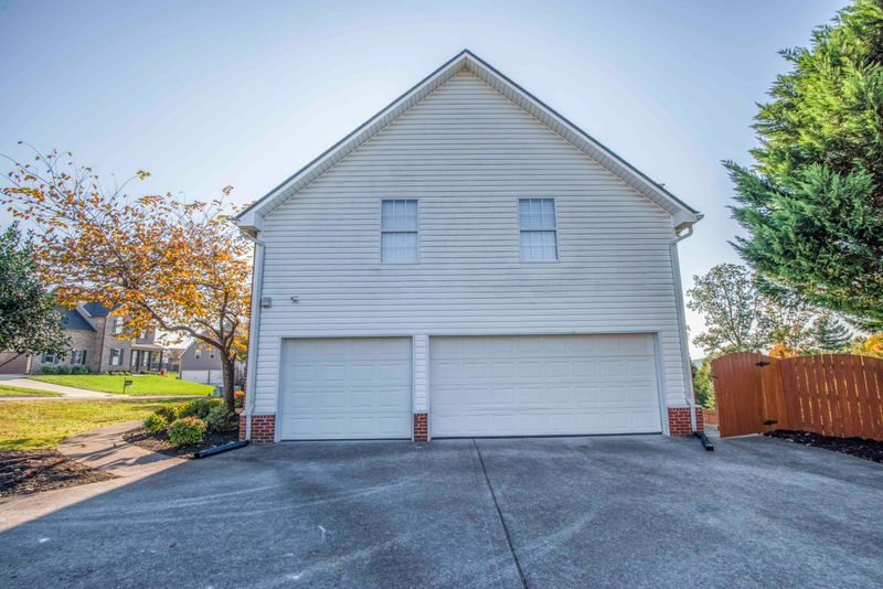 9107 Candle Pine Dr, Knoxville, TN 37931
