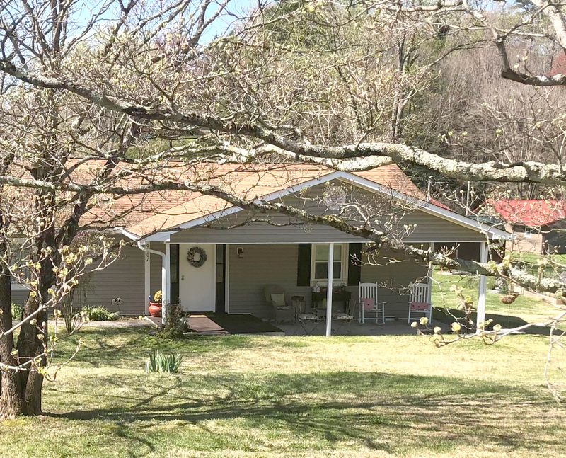 9107 Joy Ln, Oak Ridge, TN 37830