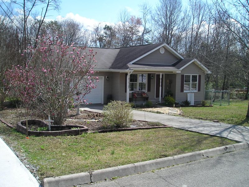 911 Amandas Tr, Etowah, TN 37331