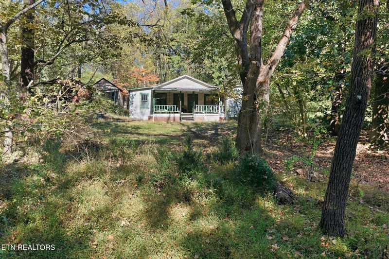 911 Coward Rd, Clinton, TN 37716