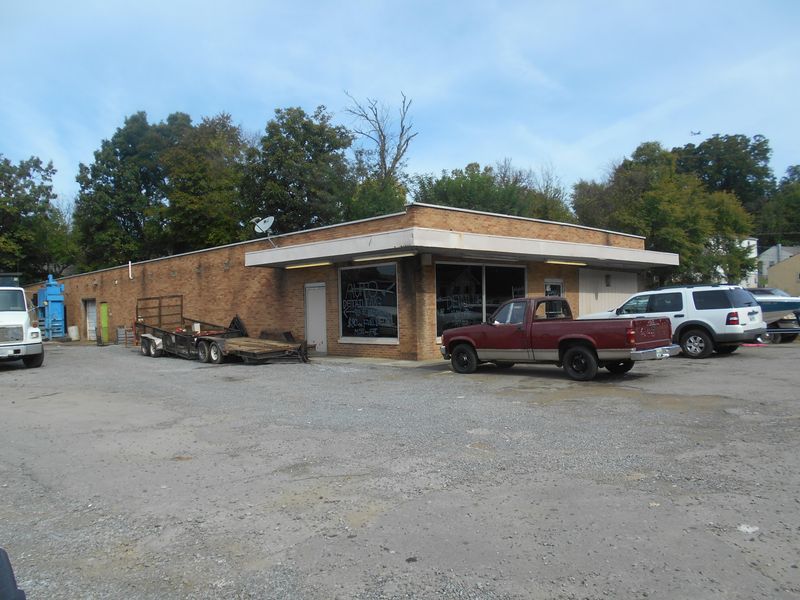 911 E Broadway Ave, Maryville, TN 37804