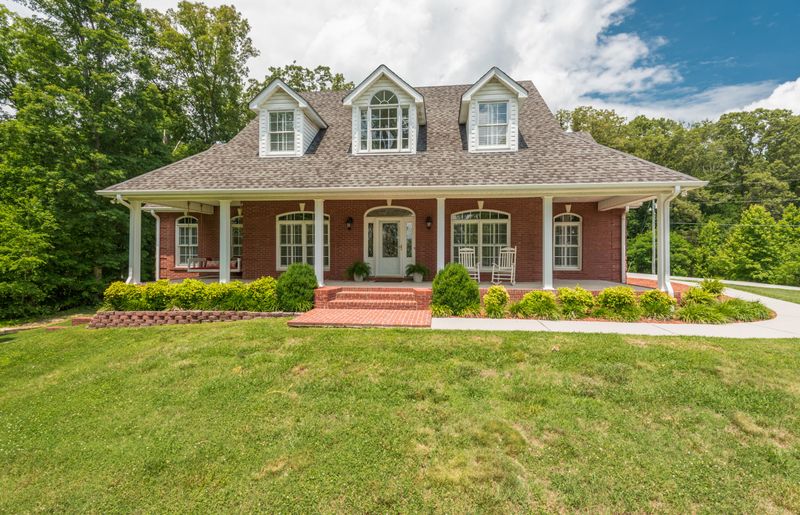 911 E Copeland Dr, Powell, TN 37849
