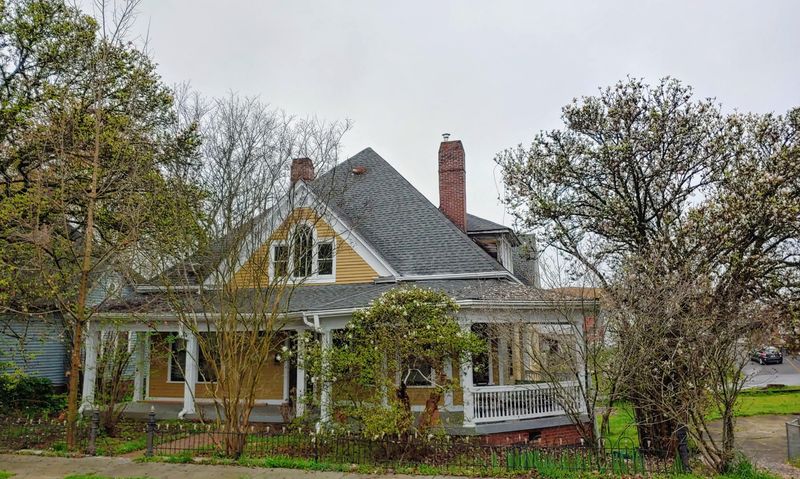 911 Irwin St, Knoxville, TN 37917
