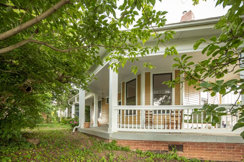 911 Irwin St, Knoxville, TN 37917