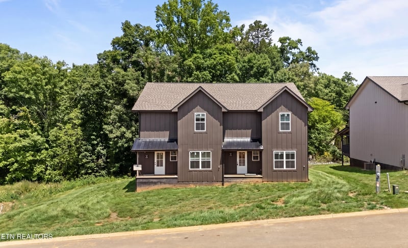 911 Lacy Ct, Sevierville, TN 37862