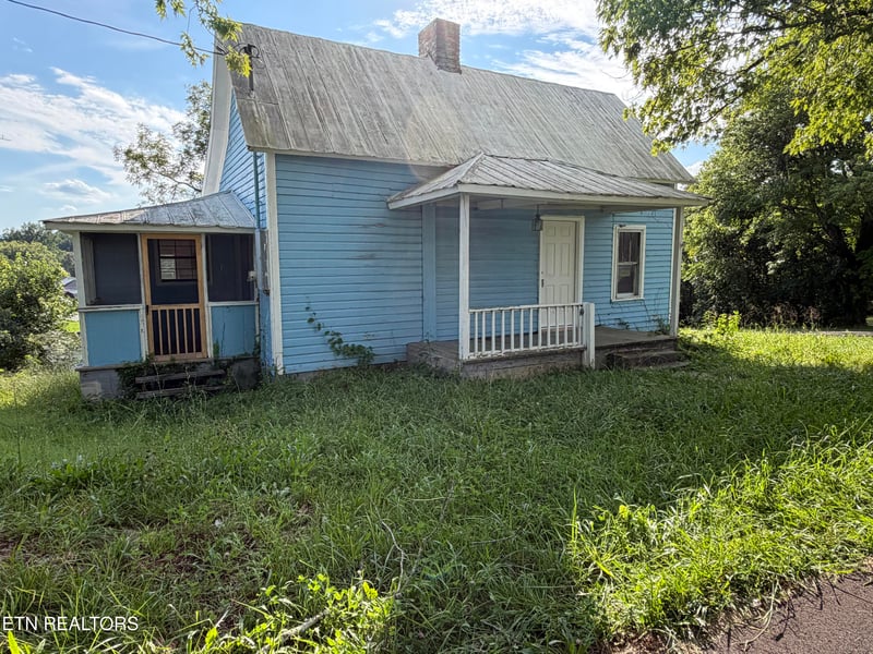 911 Loop Rd, Lafollette, TN 37766