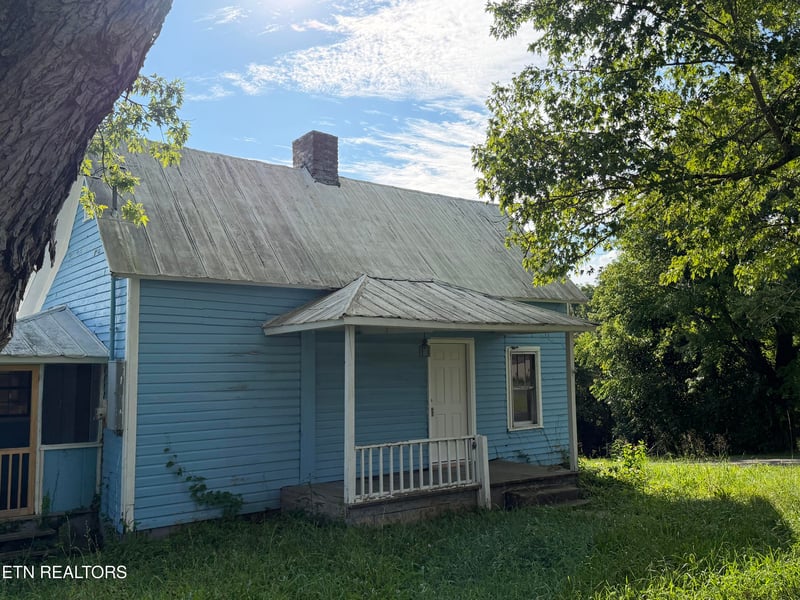 911 Loop Rd, Lafollette, TN 37766