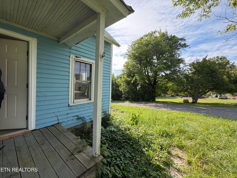 911 Loop Rd, Lafollette, TN 37766