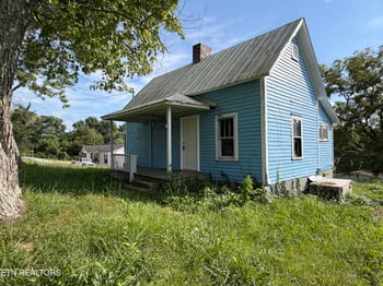911 Loop Rd, Lafollette, TN 37766