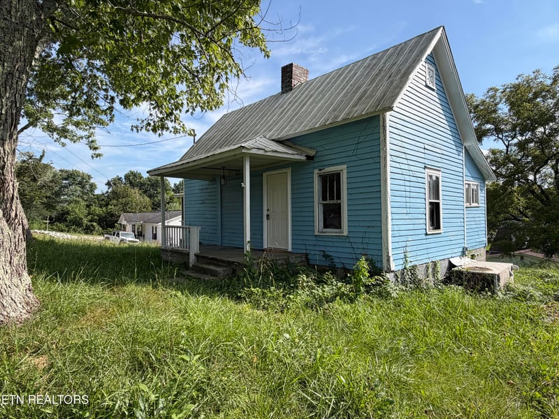 911 Loop Rd, Lafollette, TN 37766
