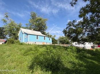 911 Loop Rd, Lafollette, TN 37766