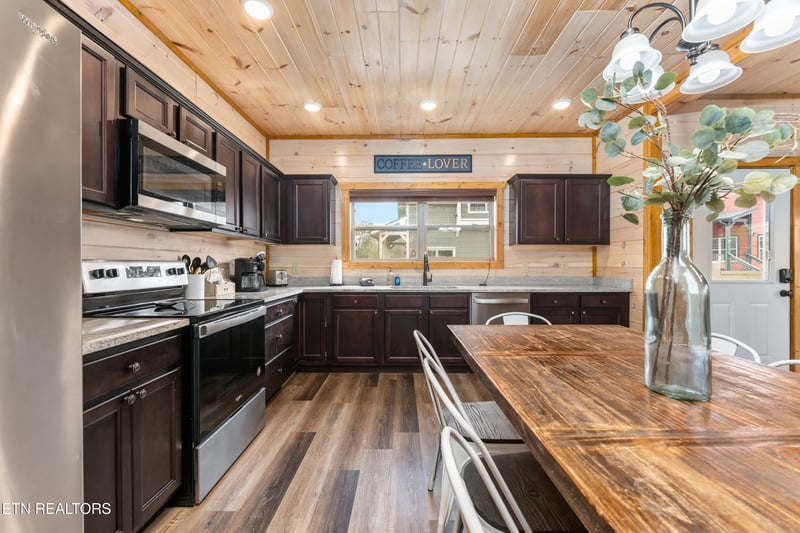 911 Osprey Way, Pigeon Forge, TN 37863