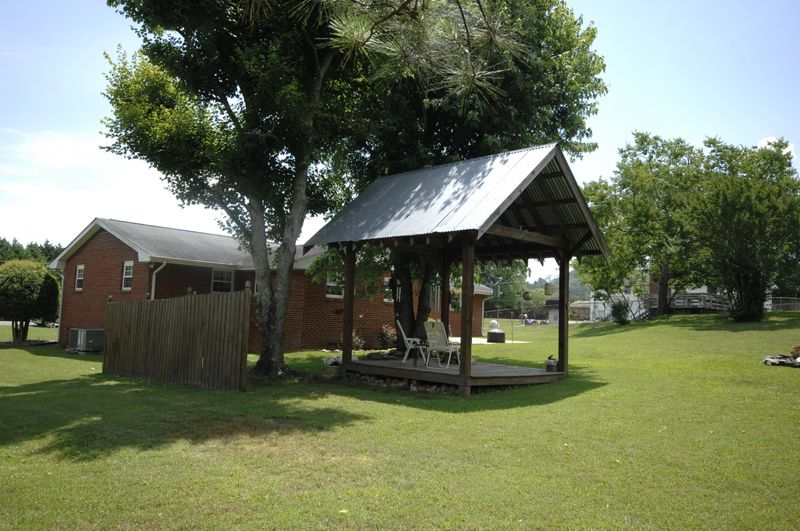 911 Royal Ave, Seymour, TN 37865