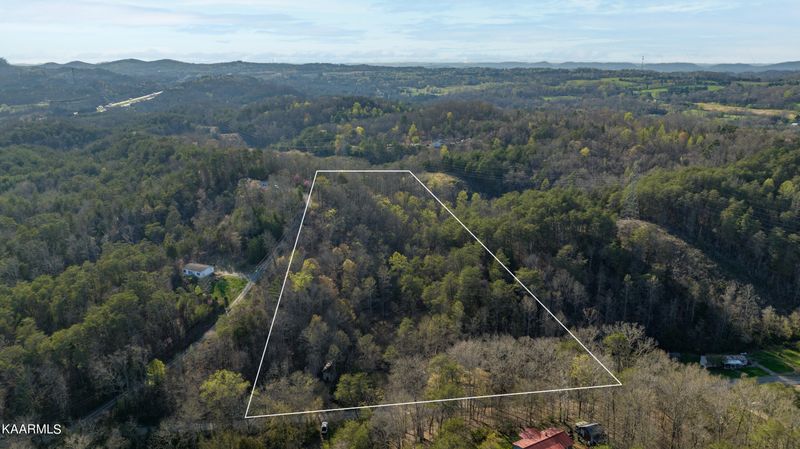 911 Sevier County Line Rd, Kodak, TN 37764