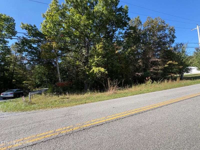 9118 Cherokee Tr, Crossville, TN 38572