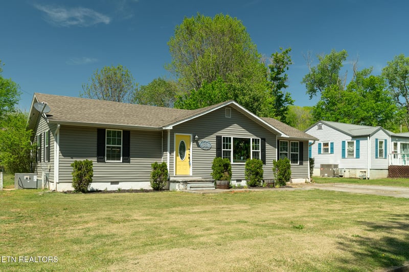 912 Barnabas St, Athens, TN 37303