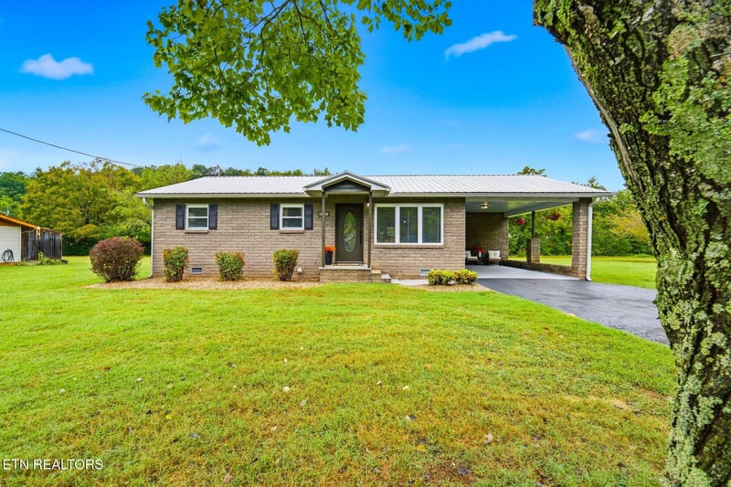 912 Bud Ln, Pigeon Forge, TN 37863