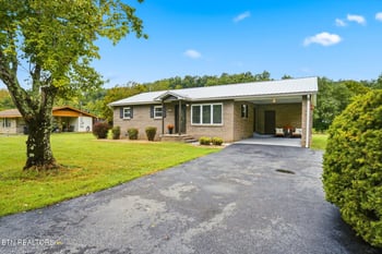 912 Bud Ln, Pigeon Forge, TN 37863