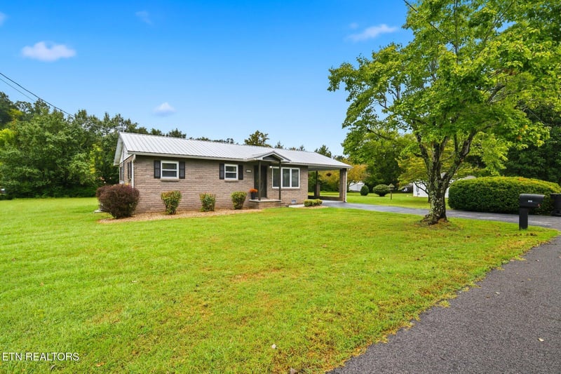 912 Bud Ln, Pigeon Forge, TN 37863