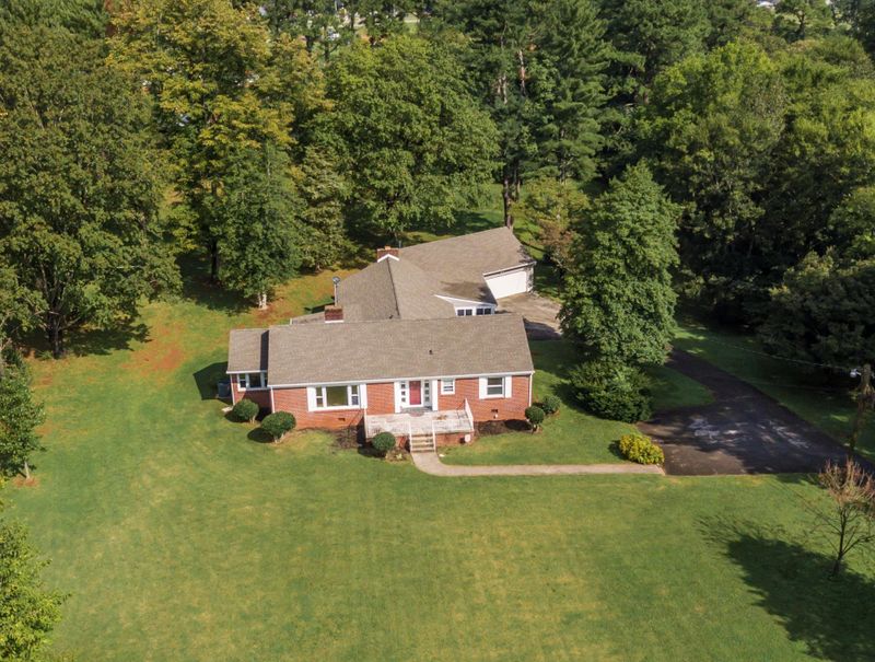 912 Crescent Dr, Alcoa, TN 37701