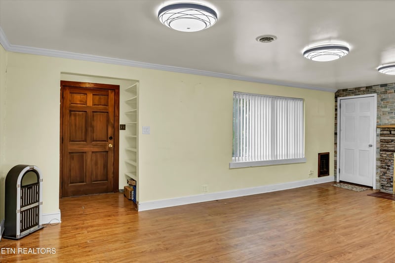 912 E Hendron Chapel Rd, Knoxville, TN 37920