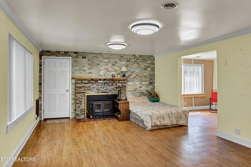 912 E Hendron Chapel Rd, Knoxville, TN 37920