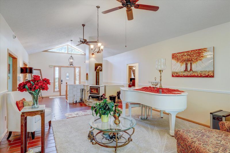 912 Kimberly Ln, Sevierville, TN 37862