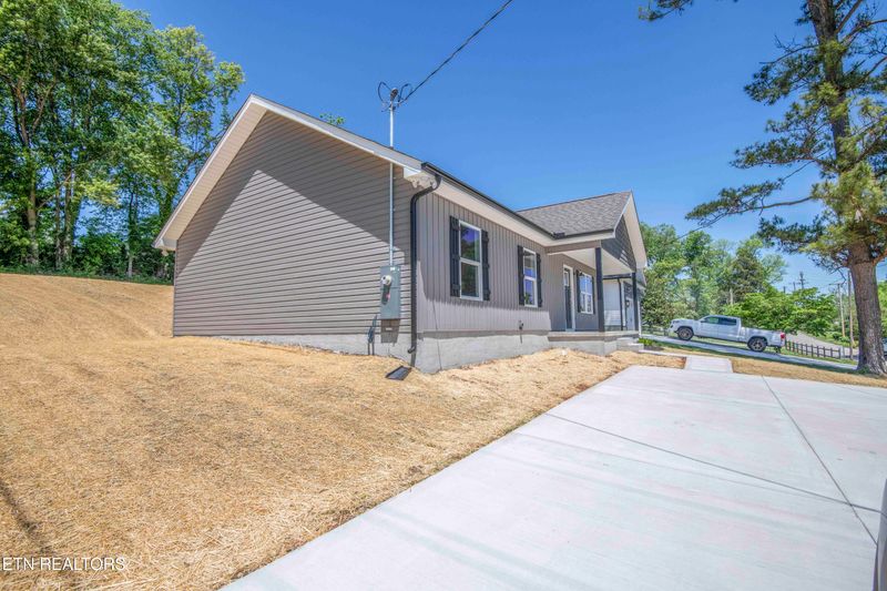 912 Mcadoo St, Clinton, TN 37716