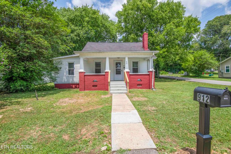 912 Medaris St, Clinton, TN 37716