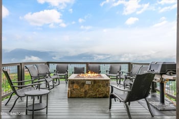 912 Piney Butt Way, Gatlinburg, TN 37738