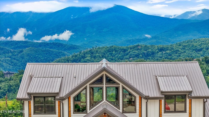 912 Piney Butt Way, Gatlinburg, TN 37738