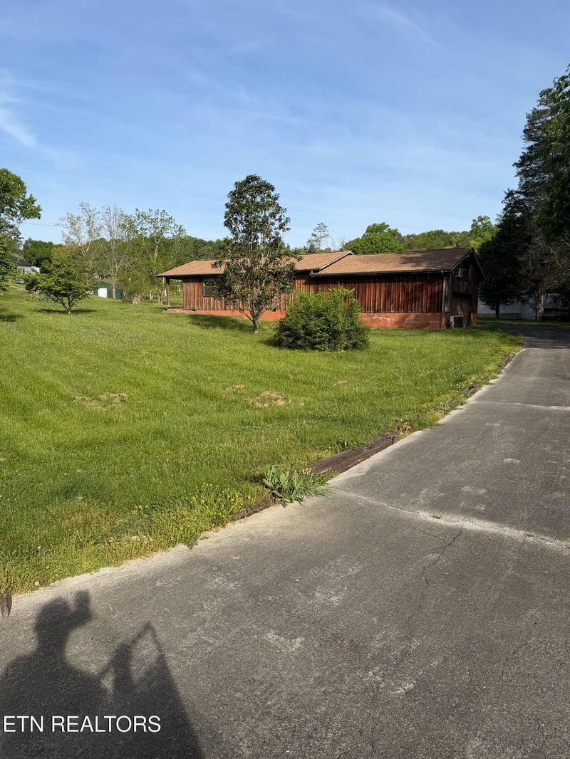 912 Raccoon Valley Rd, Maynardville, TN 37807
