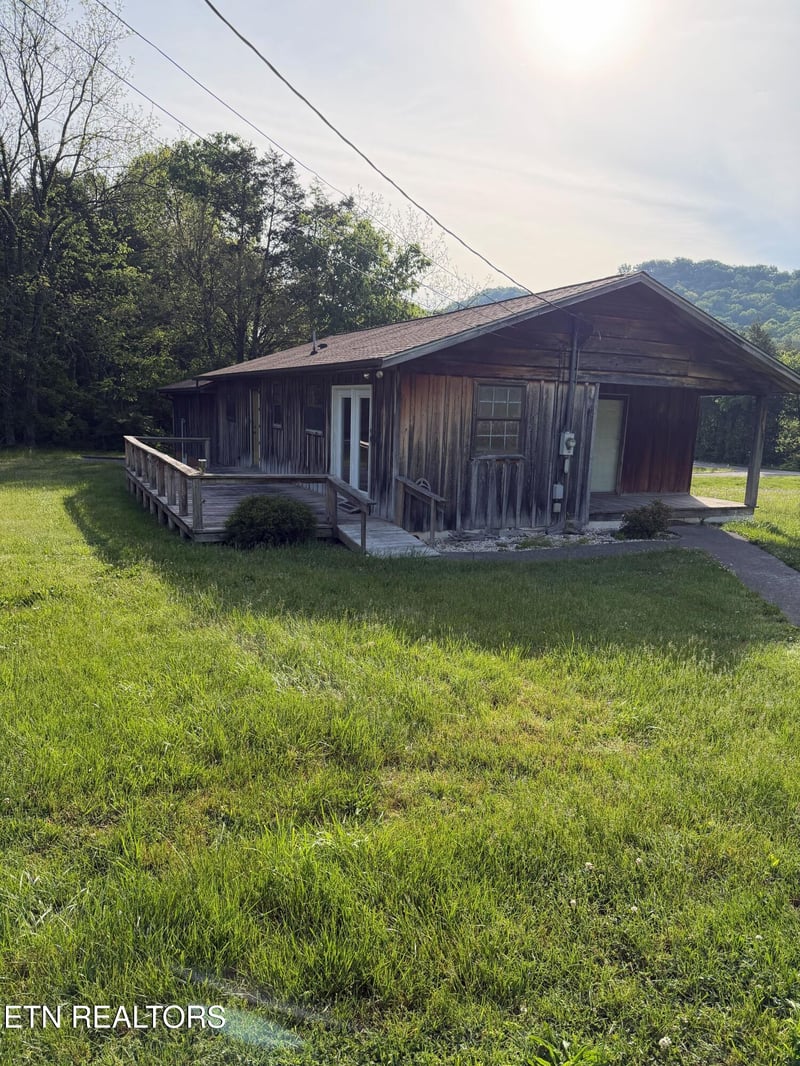 912 Raccoon Valley Rd, Maynardville, TN 37807