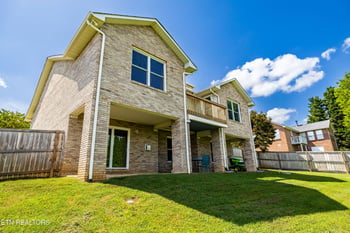 912 Saint Johns Dr, Maryville, TN 37801
