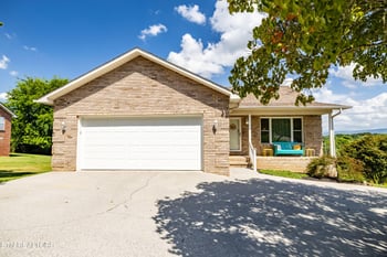 912 Saint Johns Dr, Maryville, TN 37801