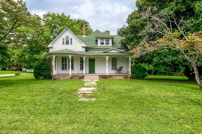 912 W Ash St, Lafollette, TN 37766