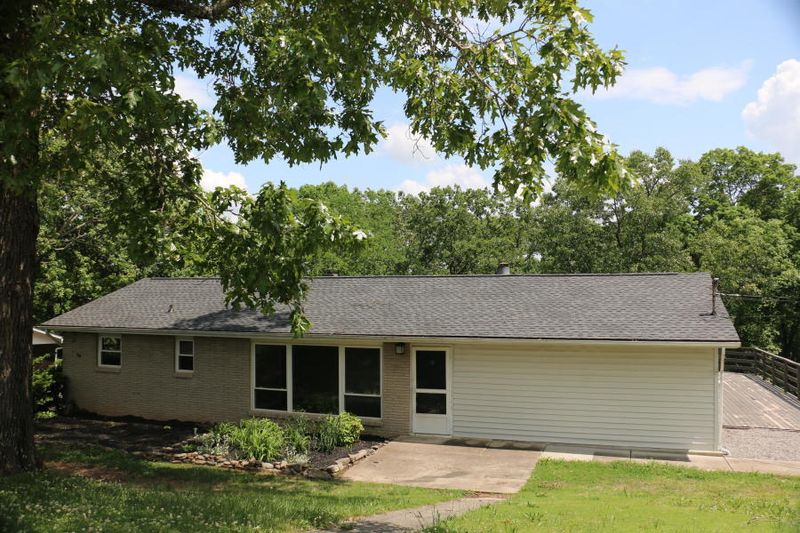 912 W Ridgecrest Dr, Kingston, TN 37763