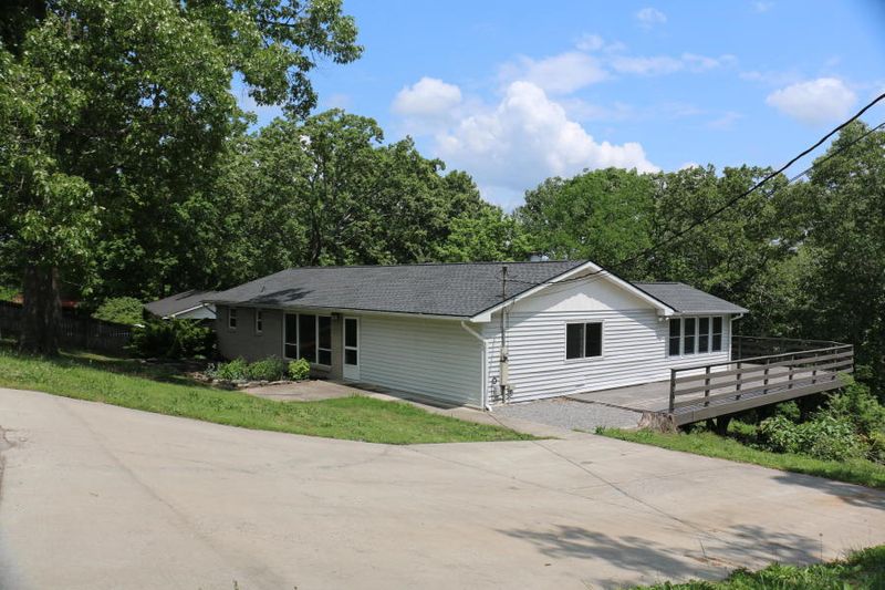 912 W Ridgecrest Dr, Kingston, TN 37763