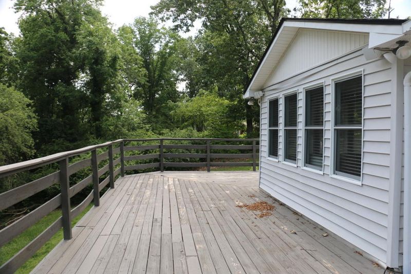 912 W Ridgecrest Dr, Kingston, TN 37763