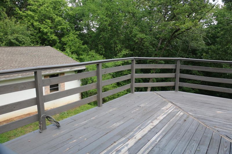 912 W Ridgecrest Dr, Kingston, TN 37763