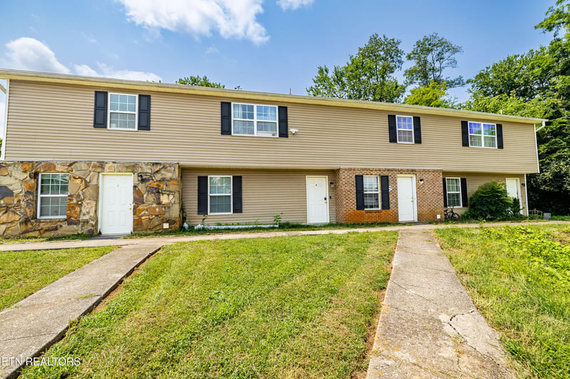 9125 NW Cedarpark Ln, Knoxville, TN 37923