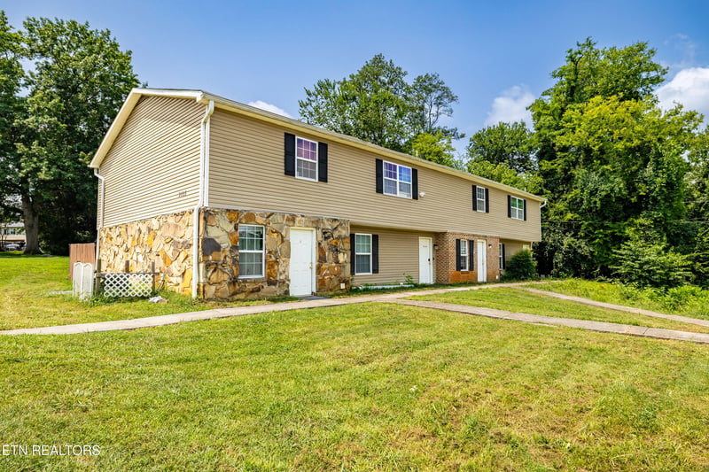 9125 NW Cedarpark Ln, Knoxville, TN 37923
