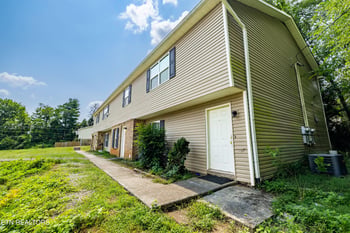 9125 NW Cedarpark Ln, Knoxville, TN 37923