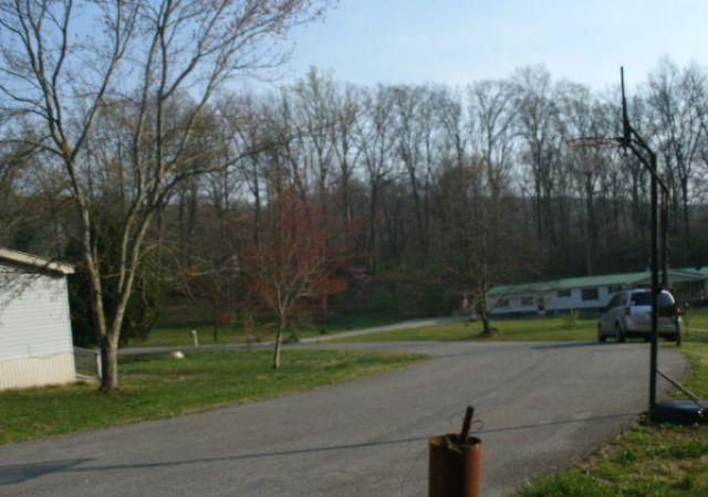 913 Brentwood Dr, Etowah, TN 37331