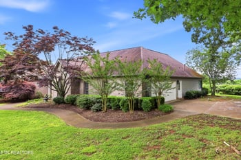 913 Eagle Nest Rd, Kodak, TN 37764