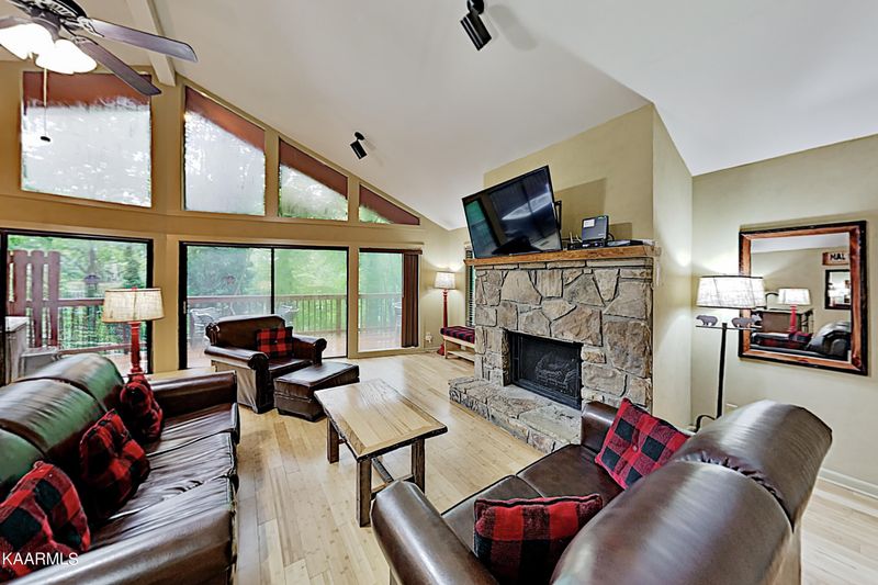 913 Echo Pl, Gatlinburg, TN 37738