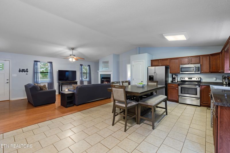 913 Johnson Rd, Maryville, TN 37804