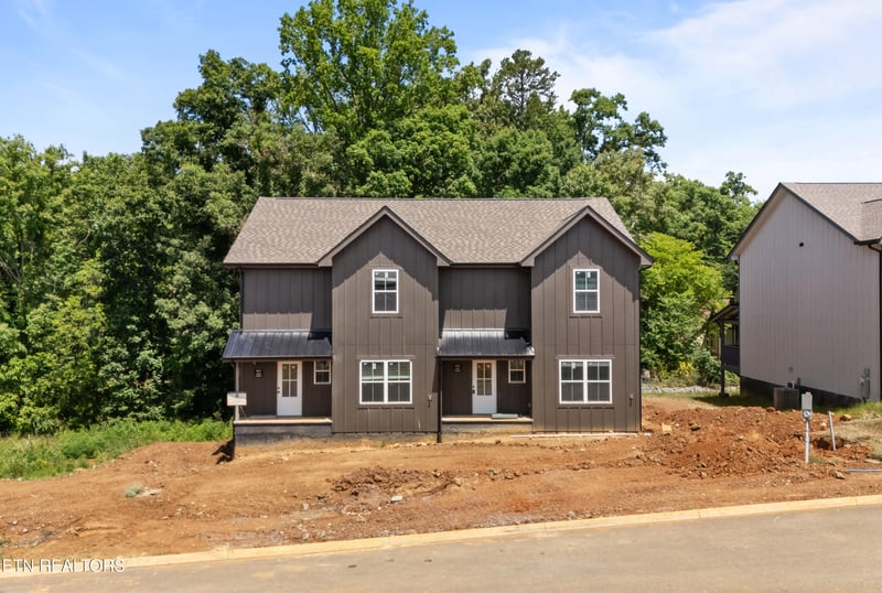 913 Lacy Ct, Sevierville, TN 37862