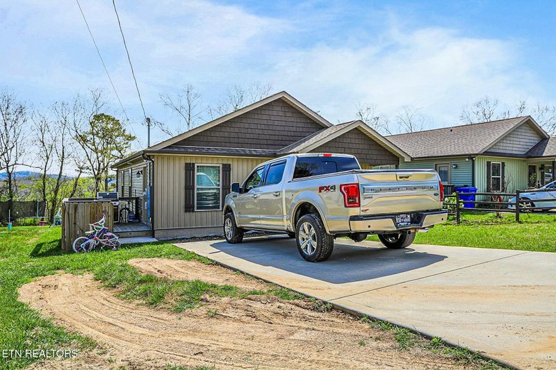 913 Loy St, Clinton, TN 37716